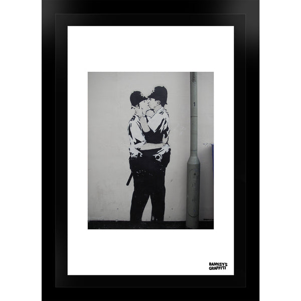 Kissing Coppers - Banksy's Graffiti Art – Homekor